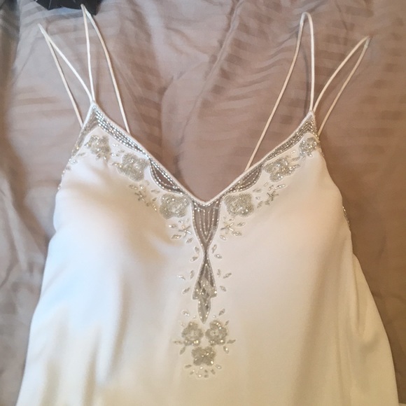 Beautiful white long gown - Picture 4 of 4